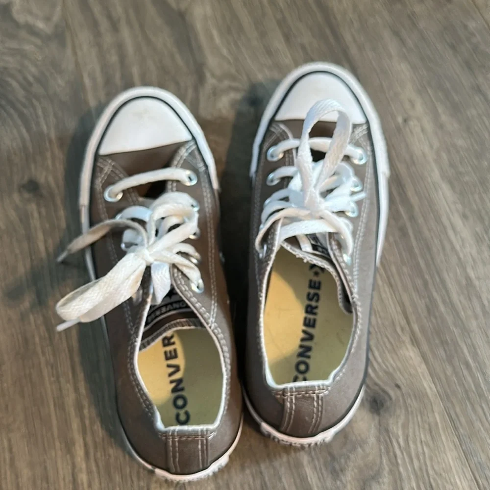 Grey converse sneakers size 5 women’s - Picture 3 of 5